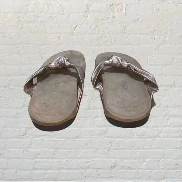 Vionic Pippa Flip Flops Rose Gold - Picture 3 of 6